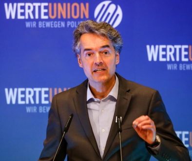 Alexander Mitsch (CDU) steht am Rednerpult